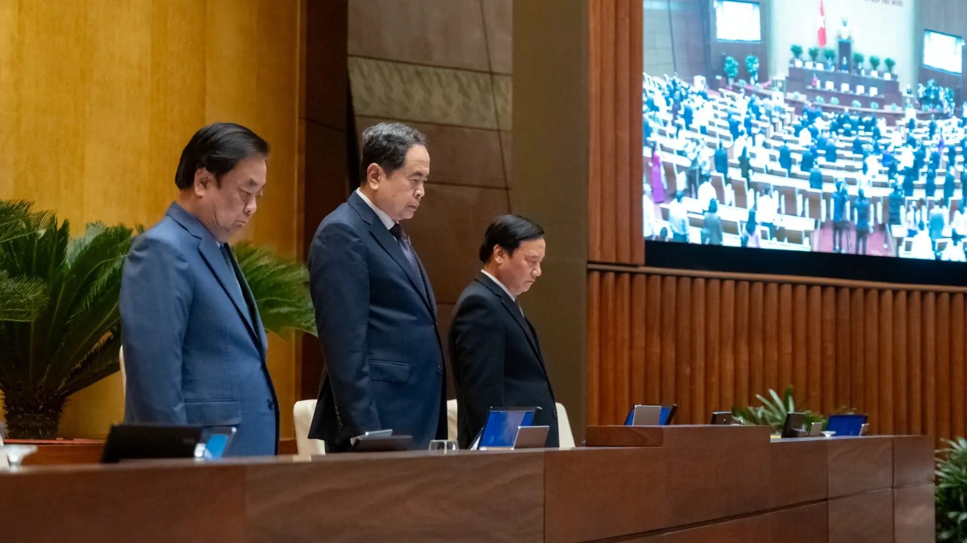 Quốc hội quyên góp ủng hộ đồng bào khắc phục thiên tai, bão lũ